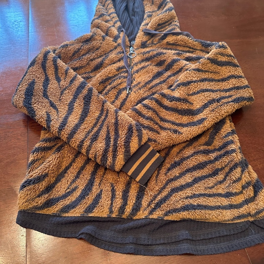 PJSalvage 1/4 zip fleece with waffle lined hood and hem Size Medium